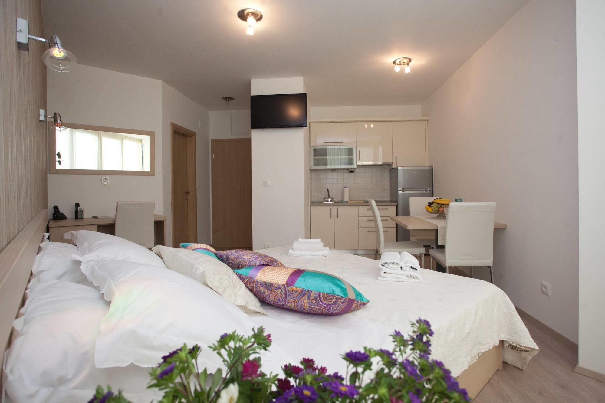 Cro Jet Set Apartments Сплит Экстерьер фото